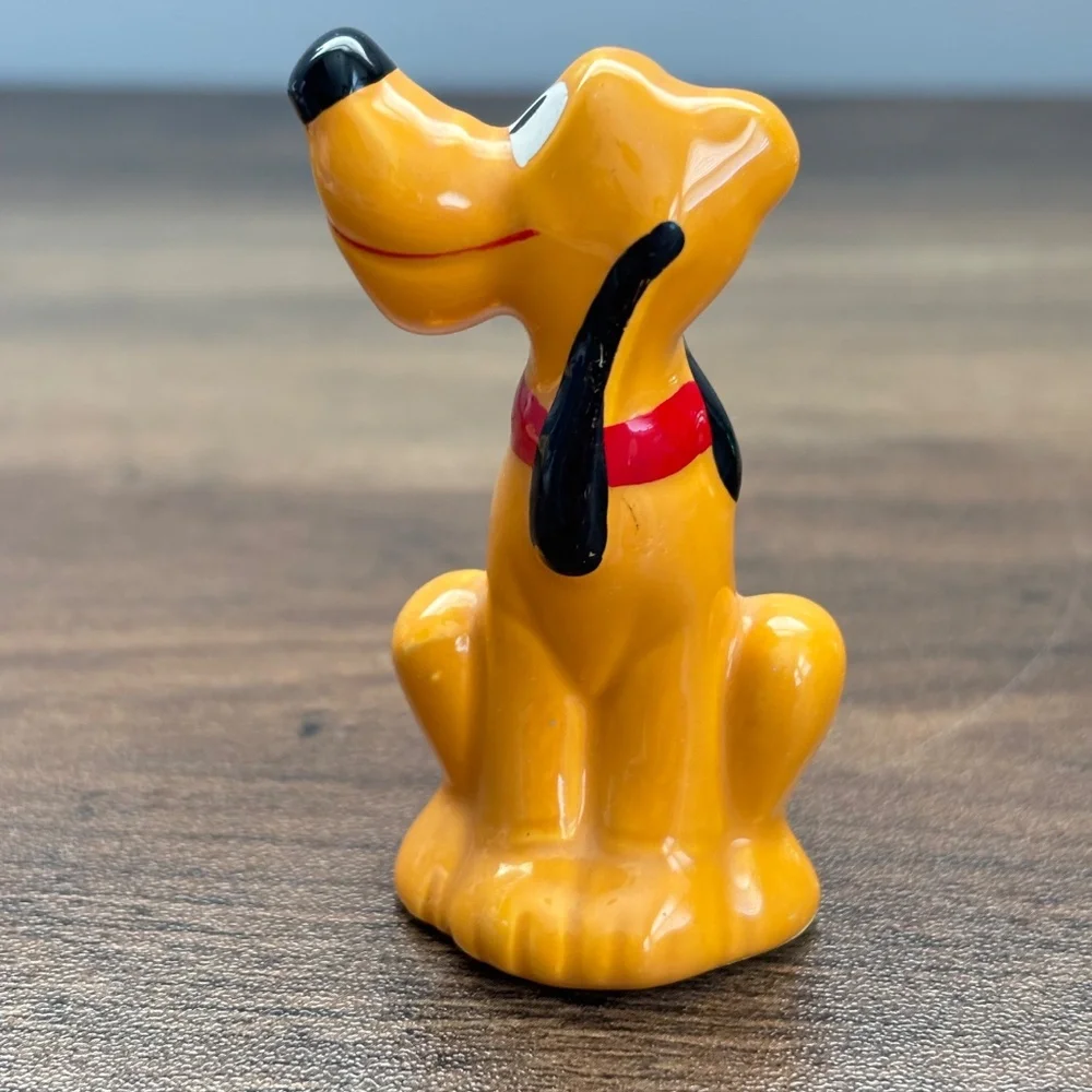 VINTAGE Walt Disney Productions Sitting PLUTO Ceramic Porcelain Figurine 2.25